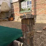 Lodge Kakukkfu Barlang-vendeghaz *