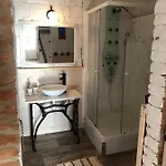 Kakukkfu Barlang-vendeghaz Lodge *