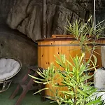 Lodge Kakukkfu Barlang-vendeghaz Noszvaj