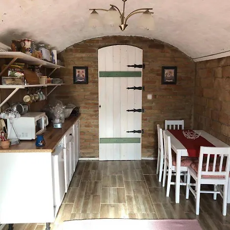 Lodge Kakukkfu Barlang-vendeghaz Noszvaj