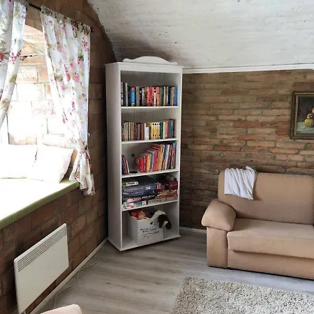 Kakukkfu Barlang-vendeghaz *