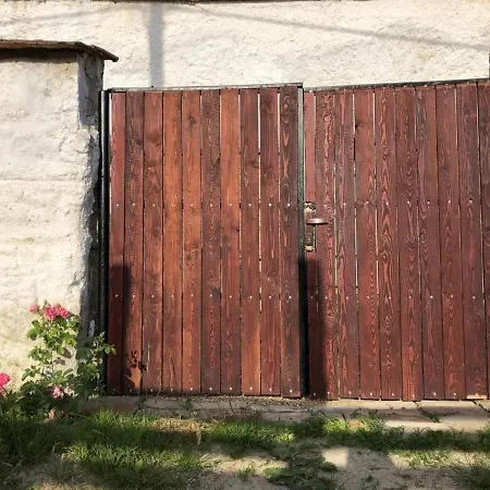 Kakukkfu Barlang-vendeghaz Lodge *