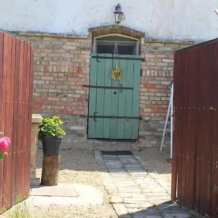 Kakukkfu Barlang-vendeghaz *