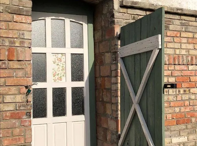 Kakukkfu Barlang-vendeghaz Lodge *