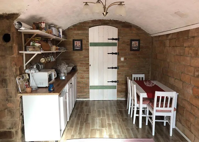 Lodge Kakukkfu Barlang-vendeghaz Noszvaj