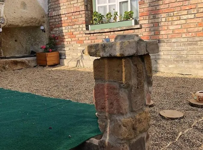 Lodge Kakukkfu Barlang-vendeghaz *