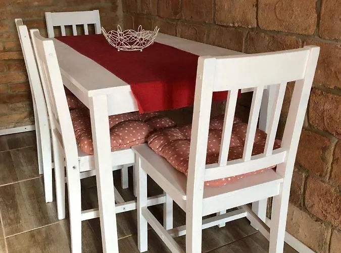 Kakukkfu Barlang-vendeghaz Lodge *