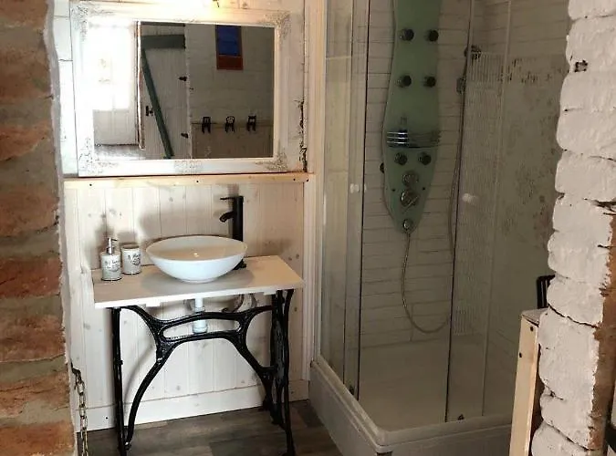 Kakukkfu Barlang-vendeghaz Lodge *