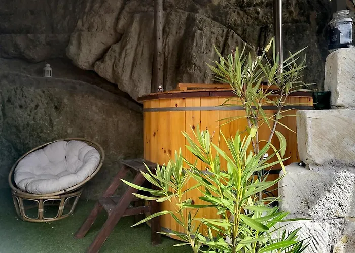 Lodge Kakukkfu Barlang-vendeghaz Noszvaj